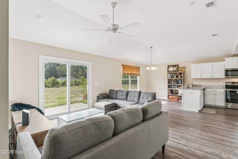 1074 Spring Grove Road, Jesup GA - photo 7 of 27