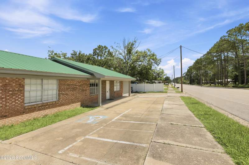 4 bedroom Single Family Residence at 1909 Tebeau Street, No Recorded Subdivision, Waycross — photo 2