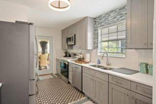4 bedroom Single Family Residence at 216 Circle Drive, St. Simons Heights, St. Simons Island — photo 5