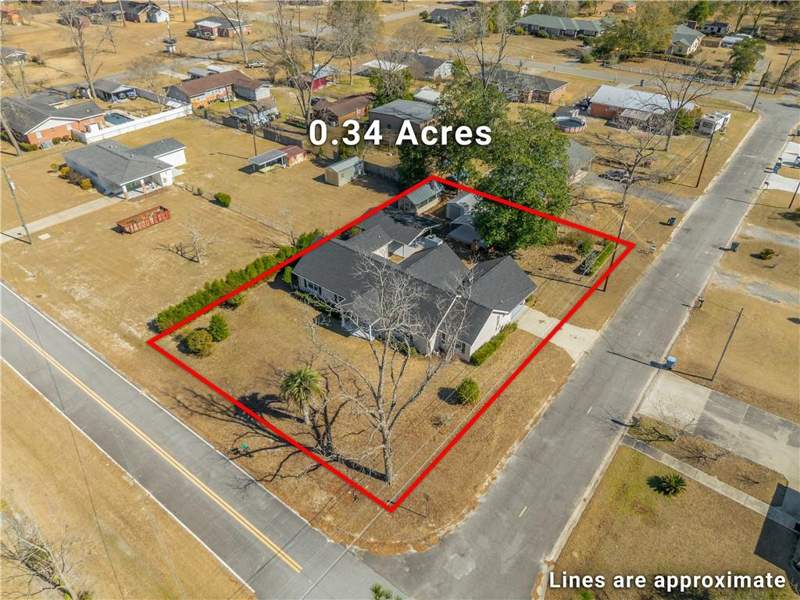 3 bedroom Single Family Residence at 1100 Winona Avenue, No Recorded Subdivision, Waycross — photo 2