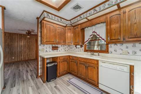 1100 Winona Avenue, Waycross GA - photo 10 of 35