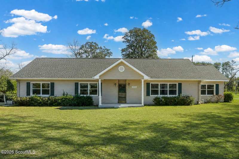 3 bedroom Single Family Residence at 1100 Winona Avenue, No Recorded Subdivision, Waycross — photo 1