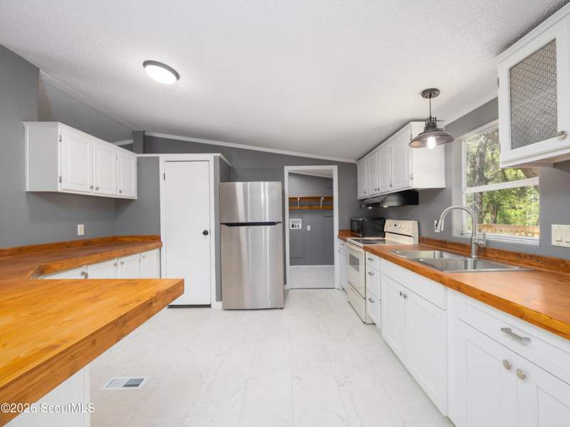 4 bedroom Manufactured Home at 605 Birchwood Road, No Recorded Subdivision, Nahunta — photo 4