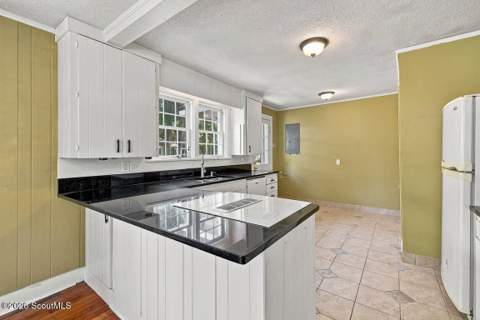 1222 Pine Avenue, Brunswick GA - photo 10 of 32