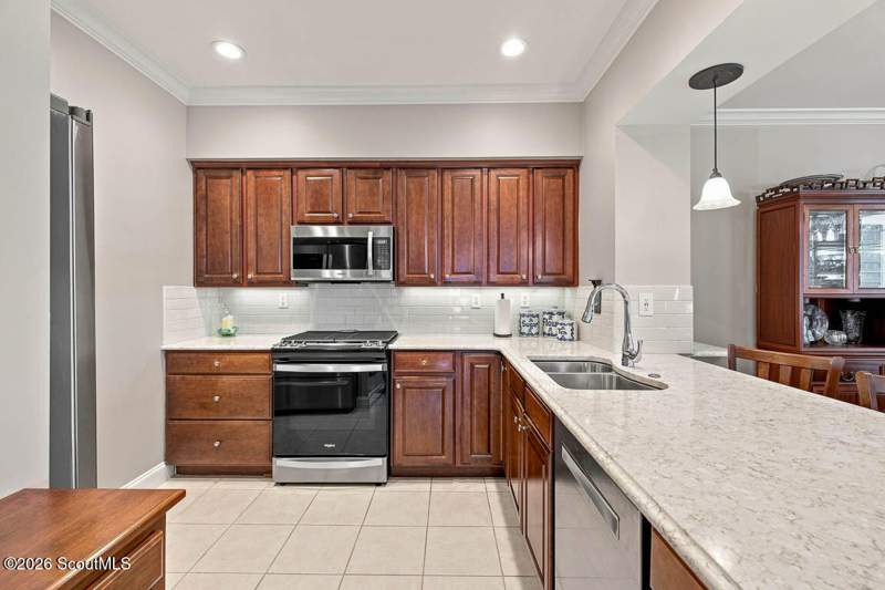 3 bedroom Townhouse at 18 Kiln Circle, Limeburn Village, St. Simons Island — photo 5