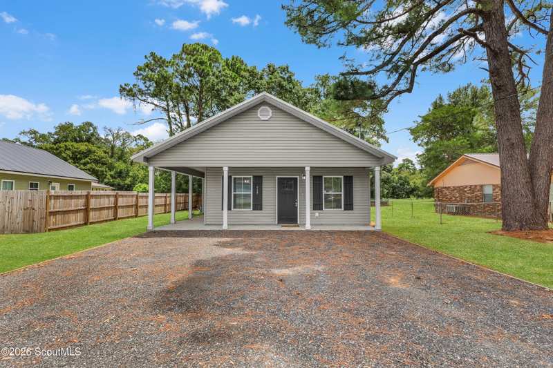3 bedroom Single Family Residence at 909 E 3rd Street, No Recorded Subdivision, Darien — photo 1
