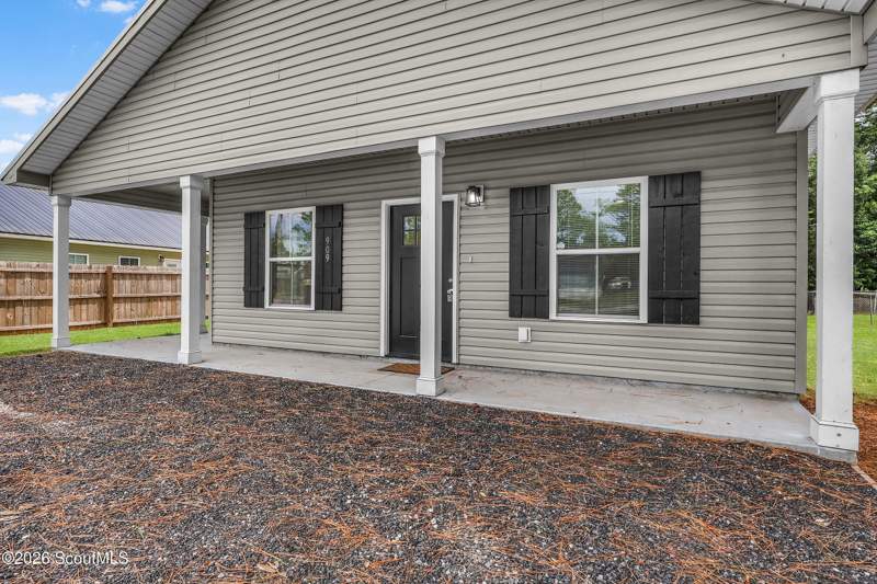 3 bedroom Single Family Residence at 909 E 3rd Street, No Recorded Subdivision, Darien — photo 4
