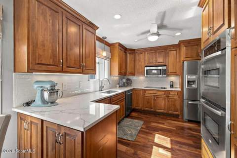 135 Colonial Drive, St. Simons Island GA - photo 8 of 59