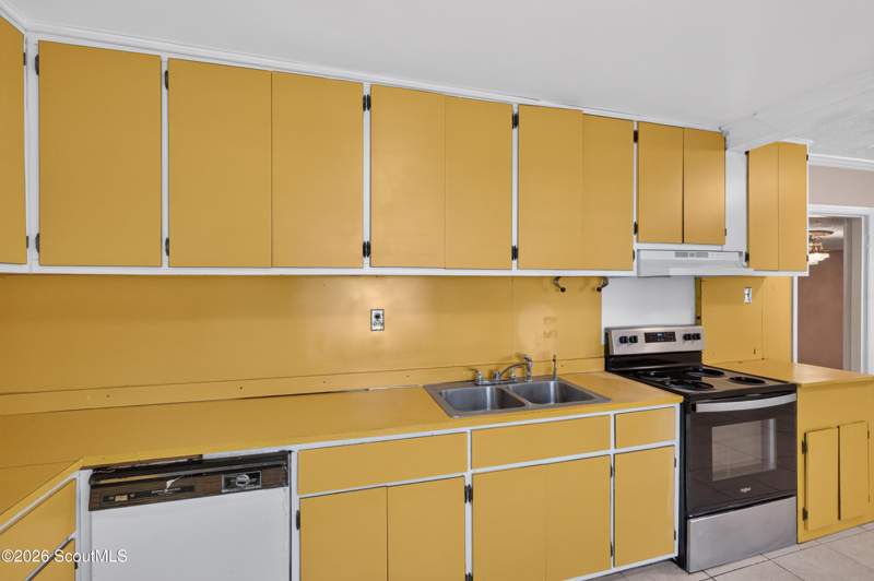 5 bedroom Single Family Residence at 2229 Lee Street, Town Commons, Brunswick — photo 5