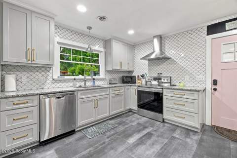 622 Dellwood Avenue, St. Simons Island GA - photo 6 of 34