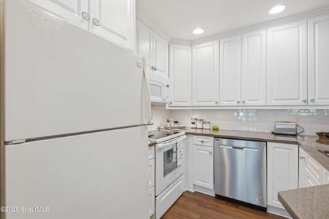 202 Harbour Oaks Drive, St. Simons Island GA - photo 11 of 44