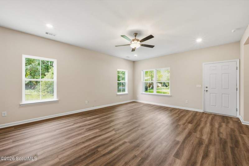 3 bedroom Single Family Residence at 1300 Kentucky Street, Fairview, Darien — photo 4