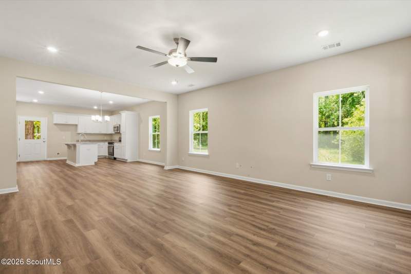 3 bedroom Single Family Residence at 1300 Kentucky Street, Fairview, Darien — photo 5