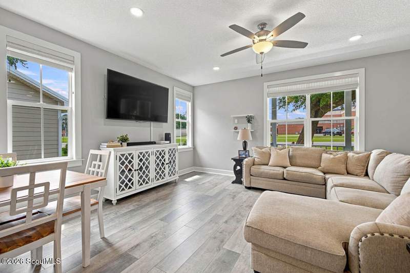 2 bedroom Single Family Residence at 502 Ridge Road, No Recorded Subdivision, Darien — photo 3