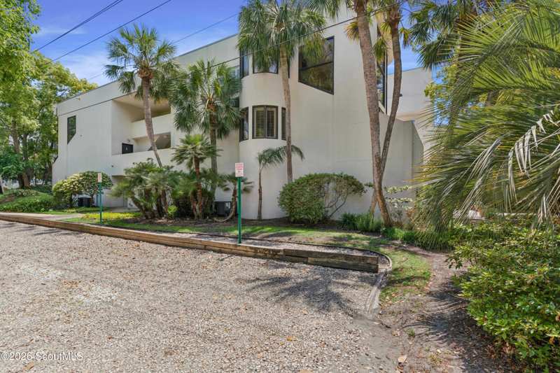 3 bedroom Condominium at 540 Oglethorpe Avenue, Village Plaza Condos, St. Simons Island — photo 1