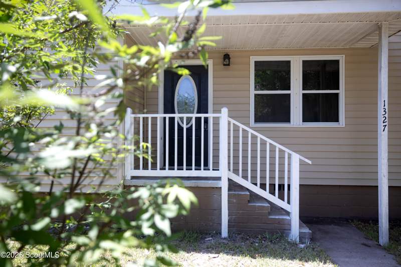 3 bedroom Single Family Residence at 1327 Lee Street, Town Commons, Brunswick — photo 2