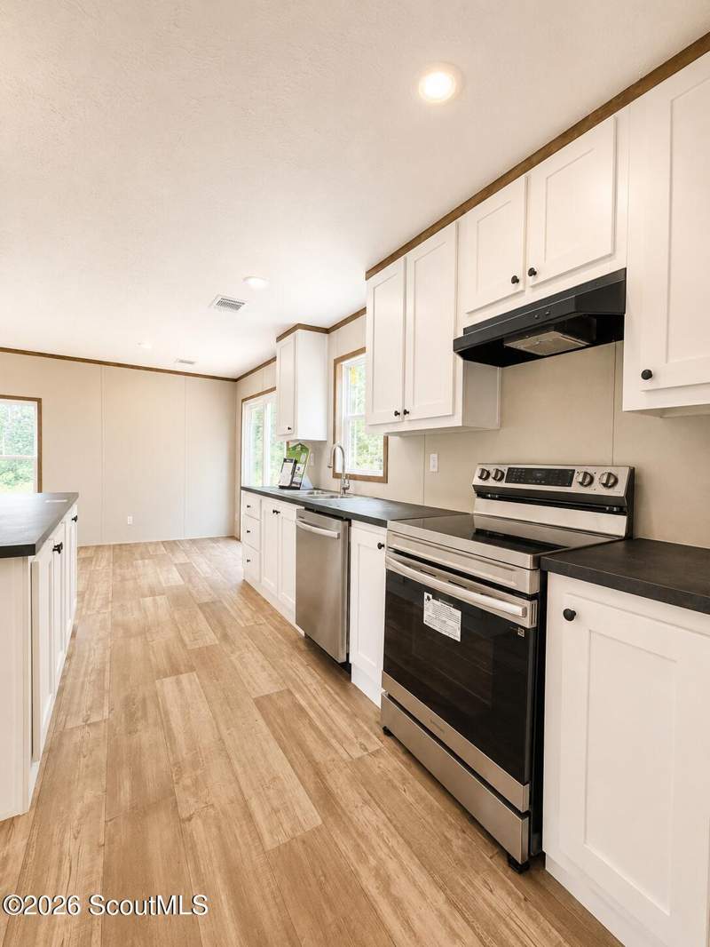 4 bedroom Manufactured Home at 709 Auction Road, No Recorded Subdivision, Waynesville — photo 4