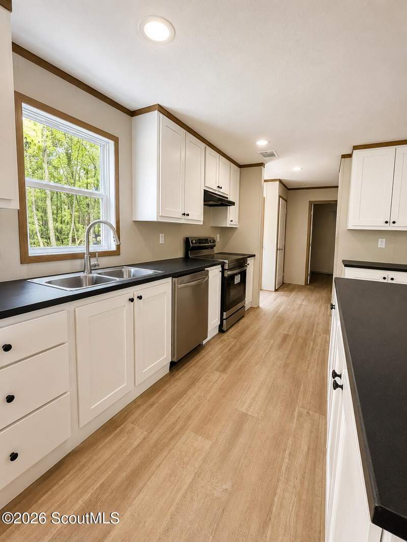 4 bedroom Manufactured Home at 709 Auction Road, No Recorded Subdivision, Waynesville — photo 3