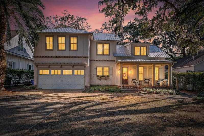 4 bedroom Single Family Residence at 1030 Village Oaks Lane, Village Oaks, St. Simons Island — photo 1
