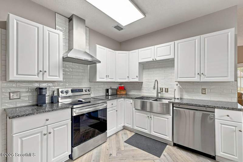 3 bedroom Single Family Residence at 222 Circle Drive, St. Simons Heights, St. Simons Island — photo 3