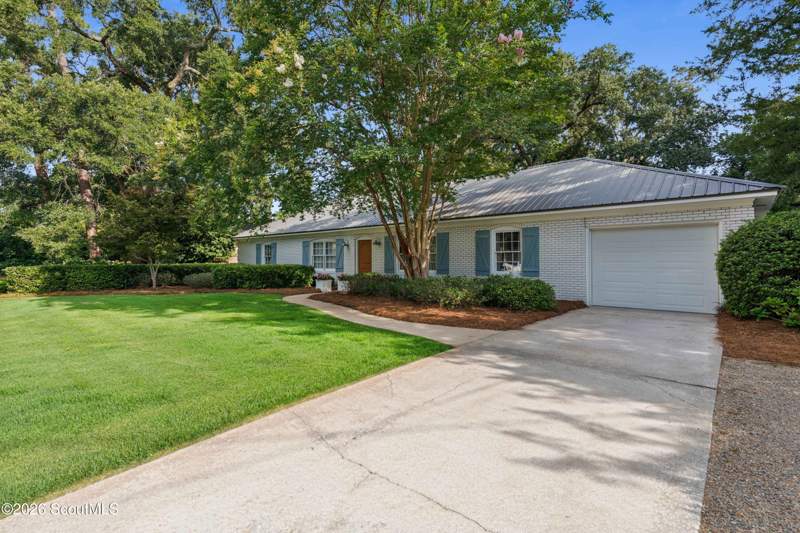 4 bedroom Single Family Residence at 109 Coke Street, Epworth Acres, St. Simons Island — photo 2