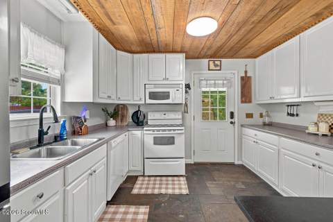 205 E Paloma Street, Nahunta GA - photo 6 of 35