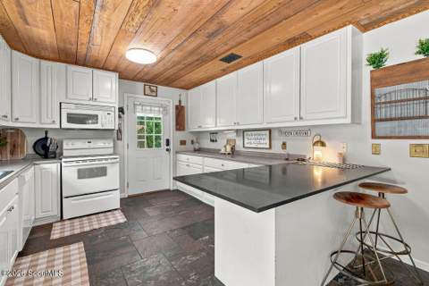 205 E Paloma Street, Nahunta GA - photo 8 of 35