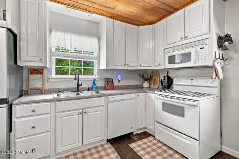 205 E Paloma Street, Nahunta GA - photo 10 of 35
