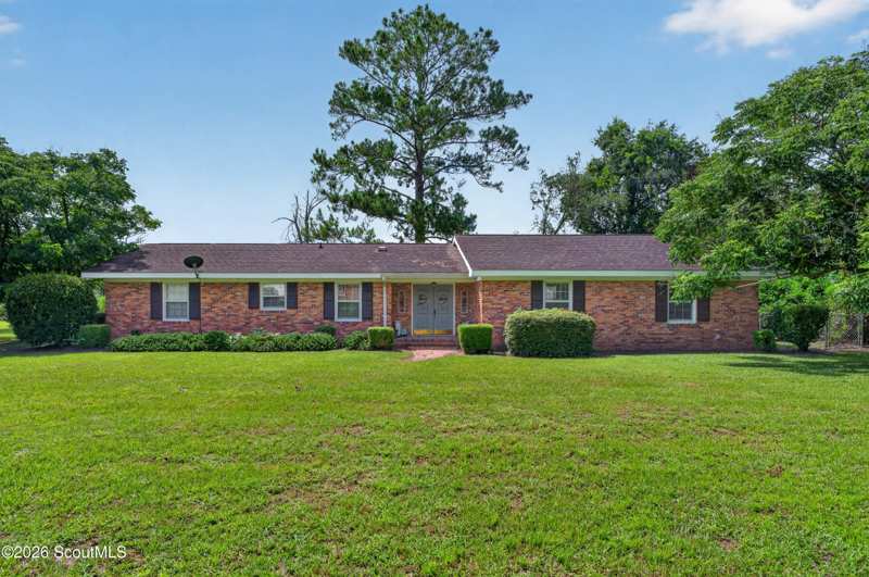 3 bedroom Single Family Residence at 2027 Ellis Lane, No Recorded Subdivision, Blackshear — photo 1