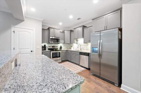404 Mariners Circle, St. Simons Island GA - photo 6 of 38