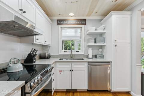 238 Peachtree Street, St. Simons Island GA - photo 10 of 42