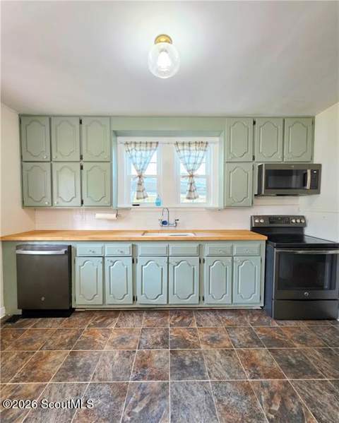 1003 Scruggs Street, Waycross GA - photo 6 of 14