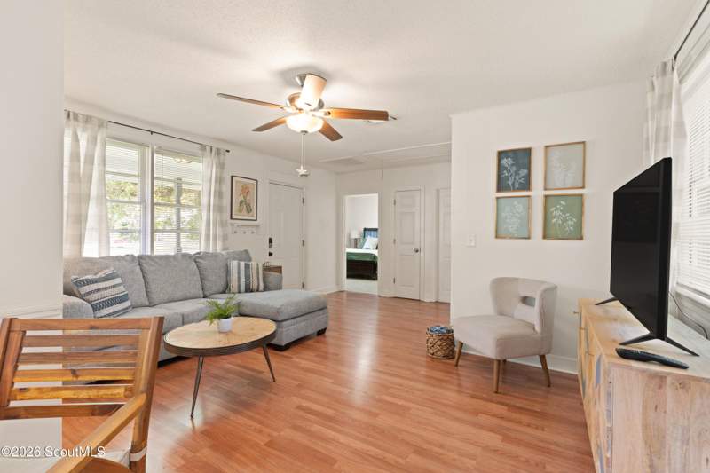 2 bedroom Single Family Residence at 1328 Lee, Windsor Park, Brunswick — photo 3