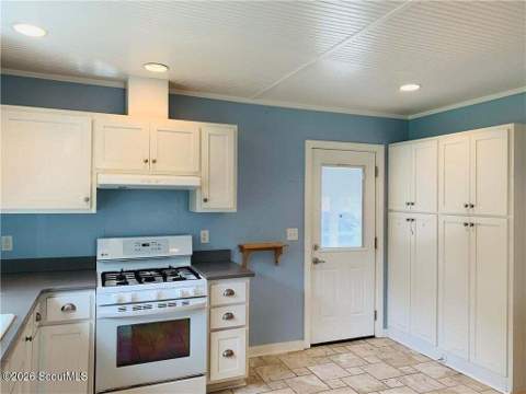 718 Wolfe Street, Brunswick GA - photo 13 of 22