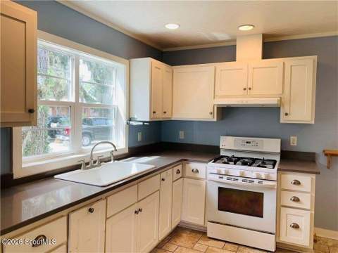 718 Wolfe Street, Brunswick GA - photo 12 of 22