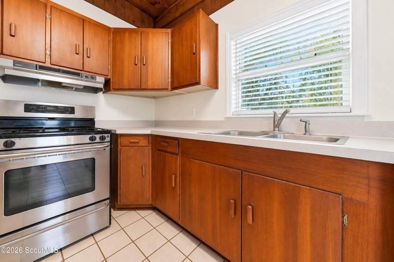 3 bedroom Single Family Residence at 1918 2nd Avenue, St. Simons Heights, St. Simons Island — photo 5