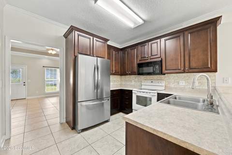 3203 Winn Clay Drive, Waycross GA - photo 11 of 38