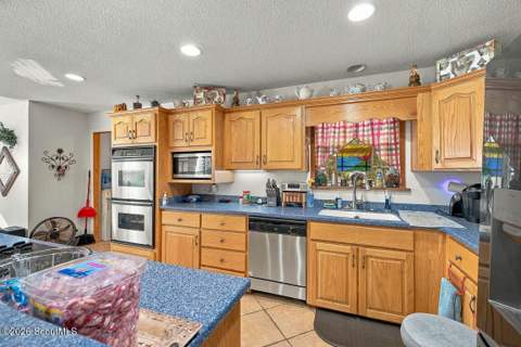 1129 Walker Drive, Darien GA - photo 10 of 36