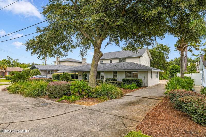 4 bedroom Single Family Residence at 604 Bartow Street, Island Retreat - Sfr, St. Simons Island — photo 3