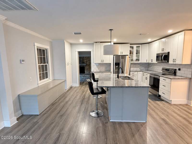 4 bedroom Single Family Residence at 2141 Blain Street, Brunswick Villa, Brunswick — photo 2