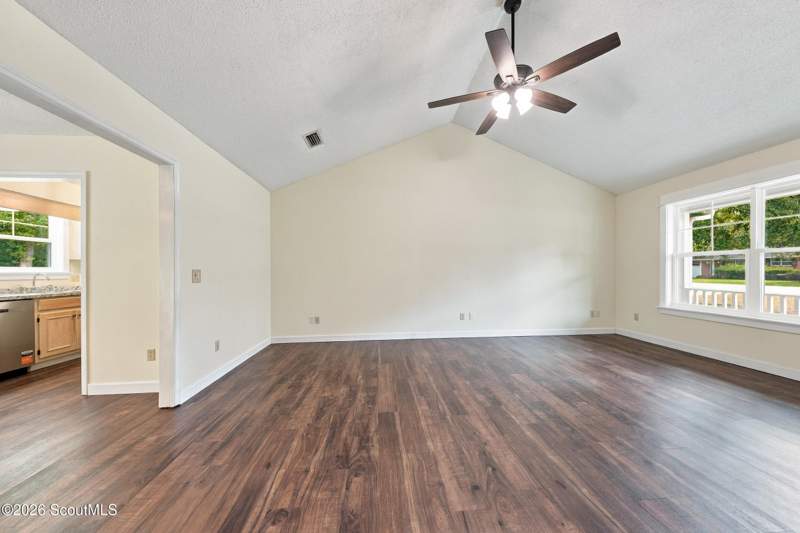 3 bedroom Single Family Residence at 703 E Bay Avenue, Royal Heights, Kingsland — photo 4