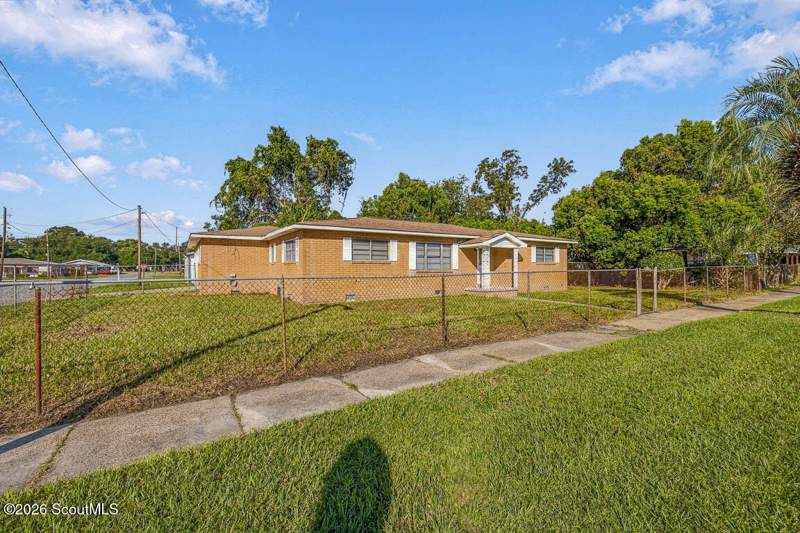 3 bedroom Single Family Residence at 2601 Lee Street, Town Commons, Brunswick — photo 4