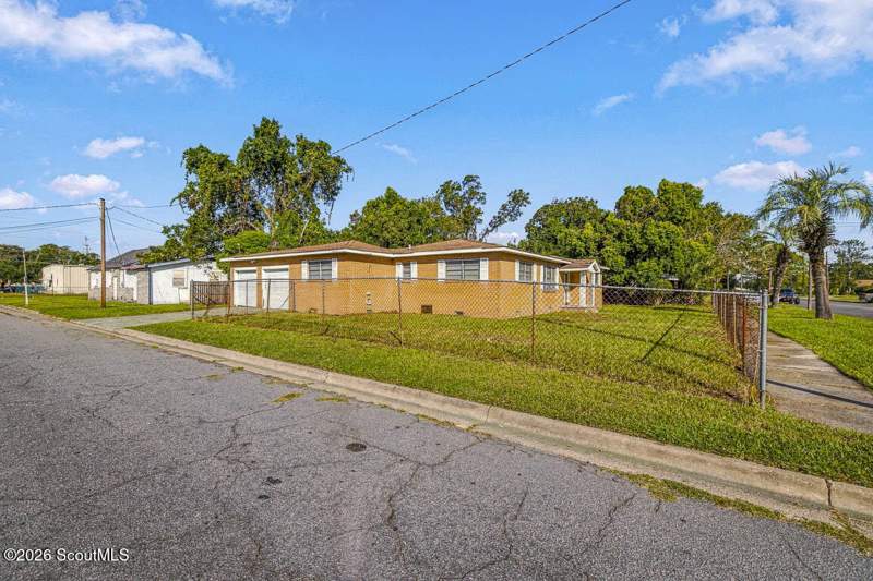 3 bedroom Single Family Residence at 2601 Lee Street, Town Commons, Brunswick — photo 5