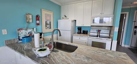 1175 N Beachview Drive, Jekyll Island GA - photo 6 of 31