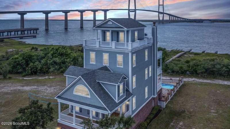 5 bedroom Single Family Residence at 142 Admiralty Way, Liberty Harbor, Brunswick — photo 2