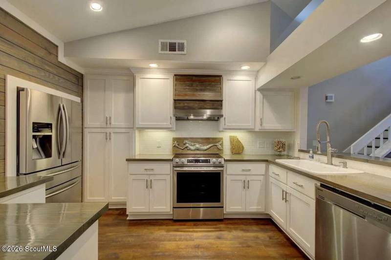 3 bedroom Condominium at 915 Wimbledon Drive, Courtside Villas Condos, St. Simons Island — photo 5
