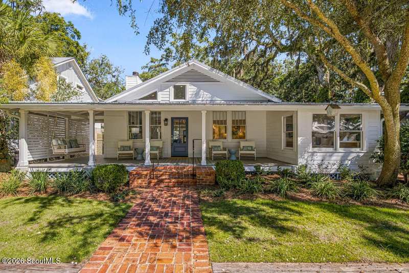 3 bedroom Single Family Residence at 553 Magnolia Avenue, St. Simons Park, St. Simons Island — photo 1