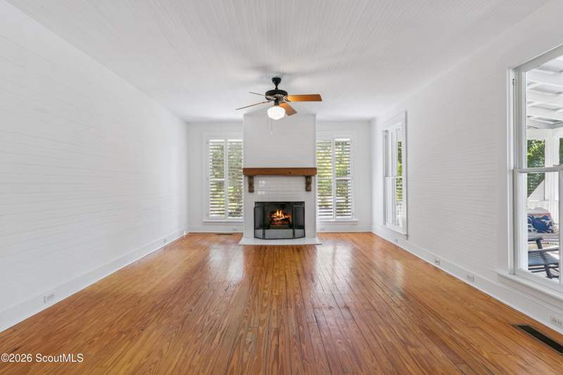 4 bedroom Single Family Residence at 4316 1st Street, East Beach, St. Simons Island — photo 5