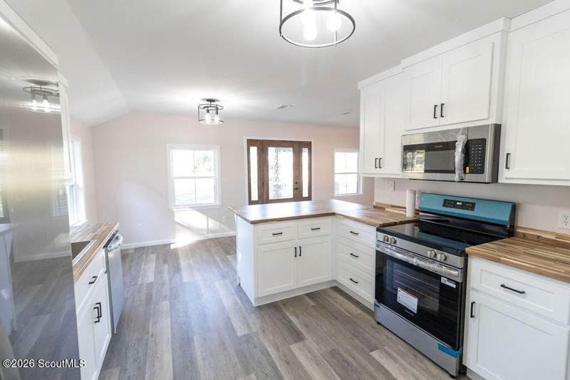 3 bedroom Single Family Residence at 680 Lanes Bridge Road, Jesup, Jesup — photo 3