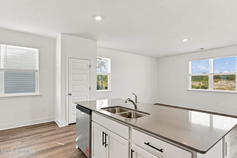 4 bedroom Single Family Residence at 1051 Lakes Boulevard, The Lakes at North Glynn, Brunswick — photo 4